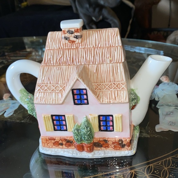 Annie Rowe The Village 'Baker's Shoppe' Collectable Teapot - Picture 2 of 5